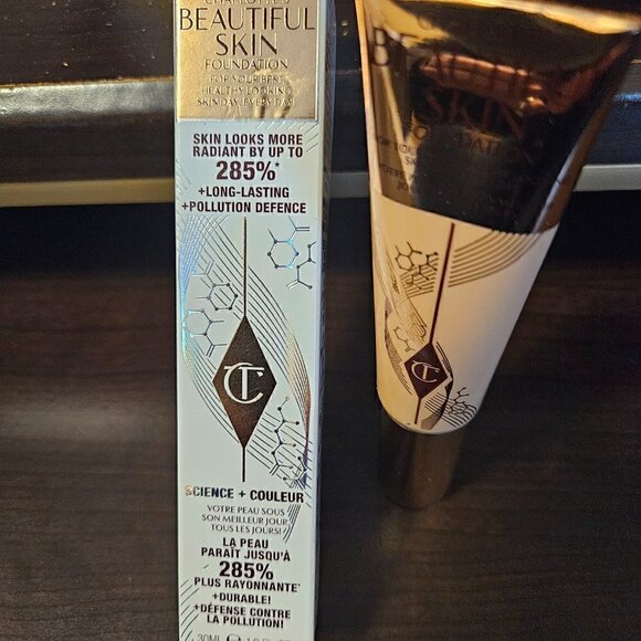 Charlotte Tilbury Beautiful Skin Foundation in 4 WARM (NIB) - Picture 3 of 6